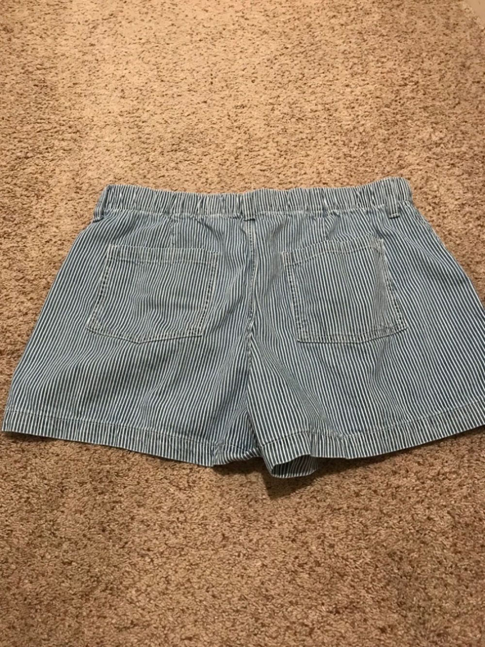 Striped shorts - Picture 4 of 4